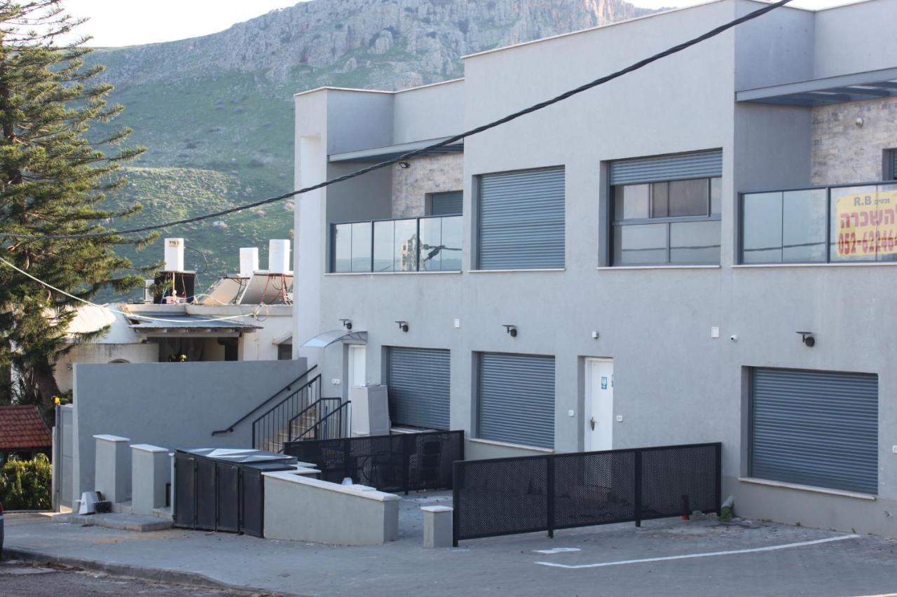 נוף הארבל עם חלון לכינרת Migdal Exterior foto