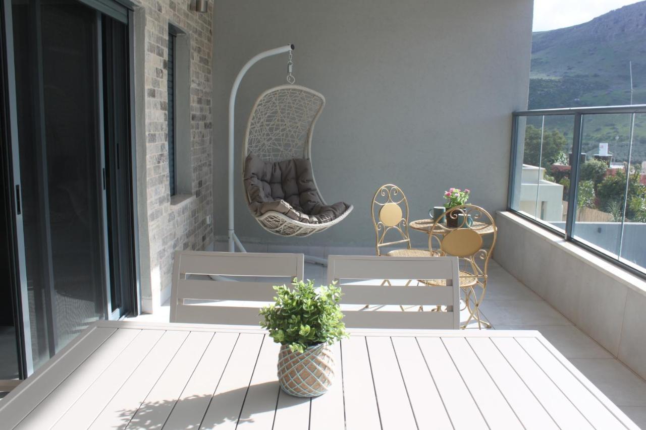 נוף הארבל עם חלון לכינרת Migdal Exterior foto