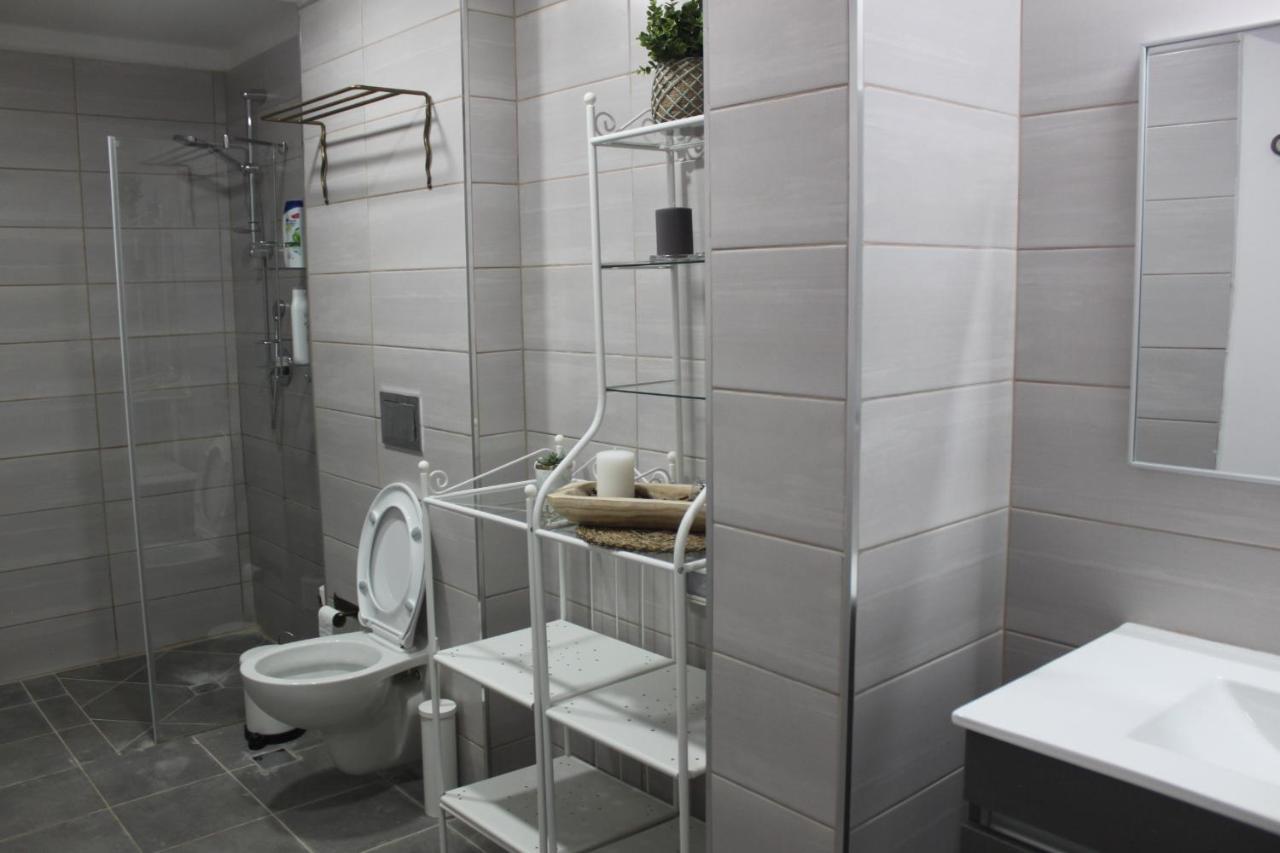 נוף הארבל עם חלון לכינרת Migdal Exterior foto