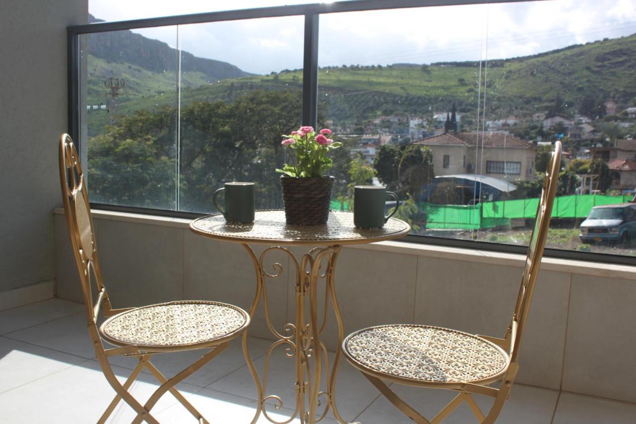 נוף הארבל עם חלון לכינרת Migdal Exterior foto