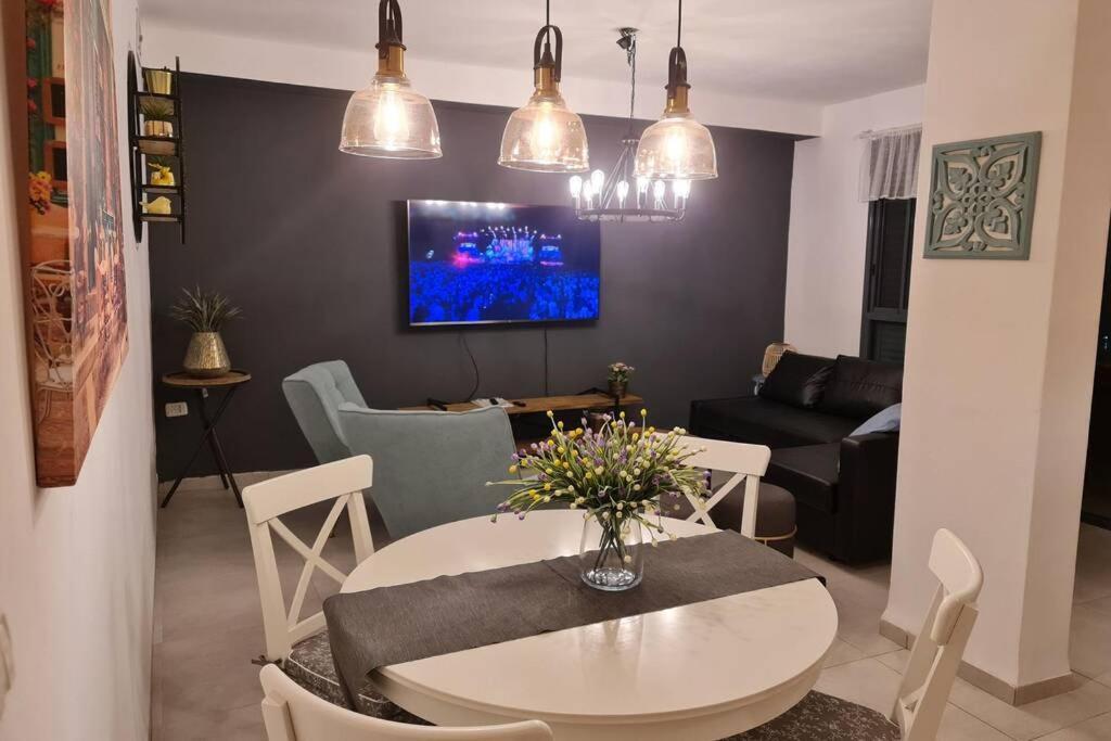 נוף הארבל עם חלון לכינרת Migdal Exterior foto