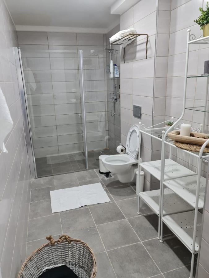 נוף הארבל עם חלון לכינרת Migdal Exterior foto