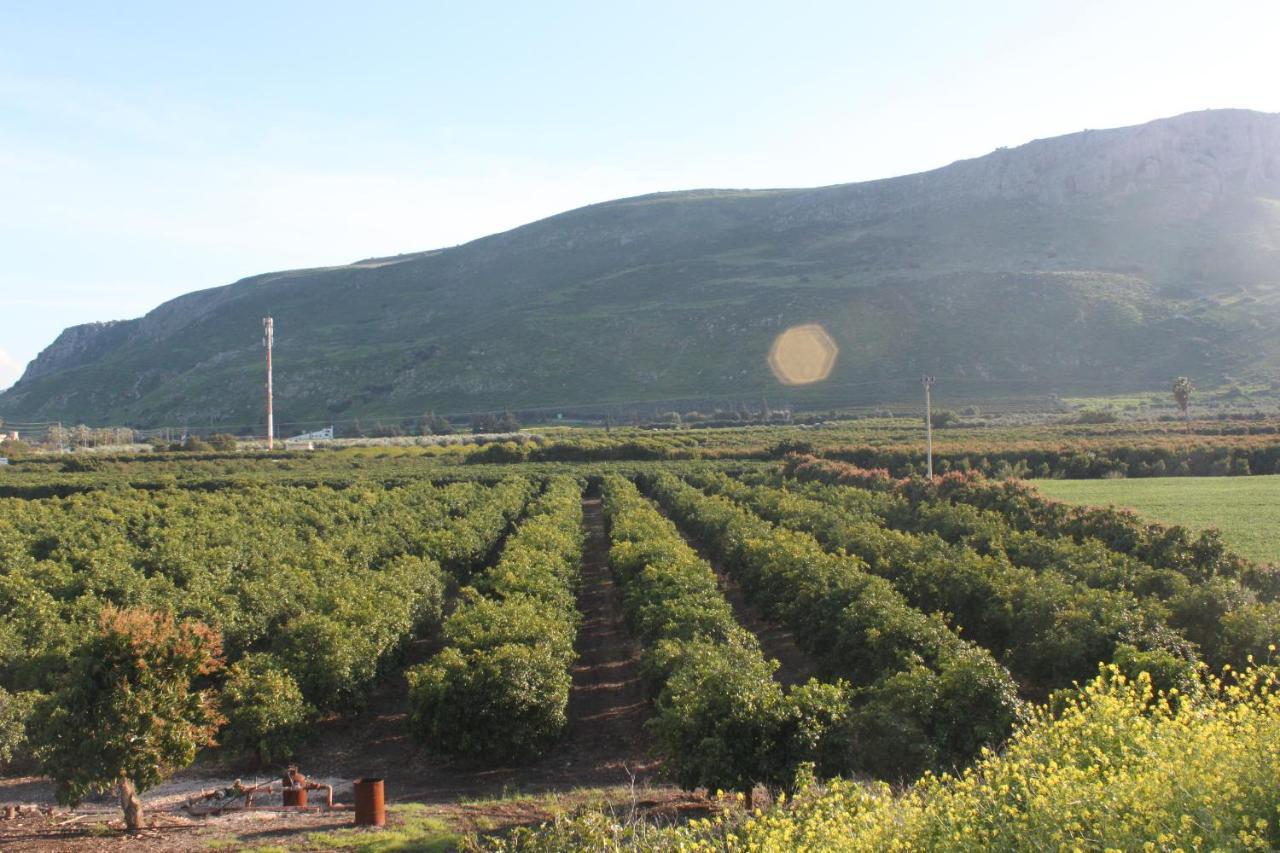 נוף הארבל עם חלון לכינרת Migdal Exterior foto