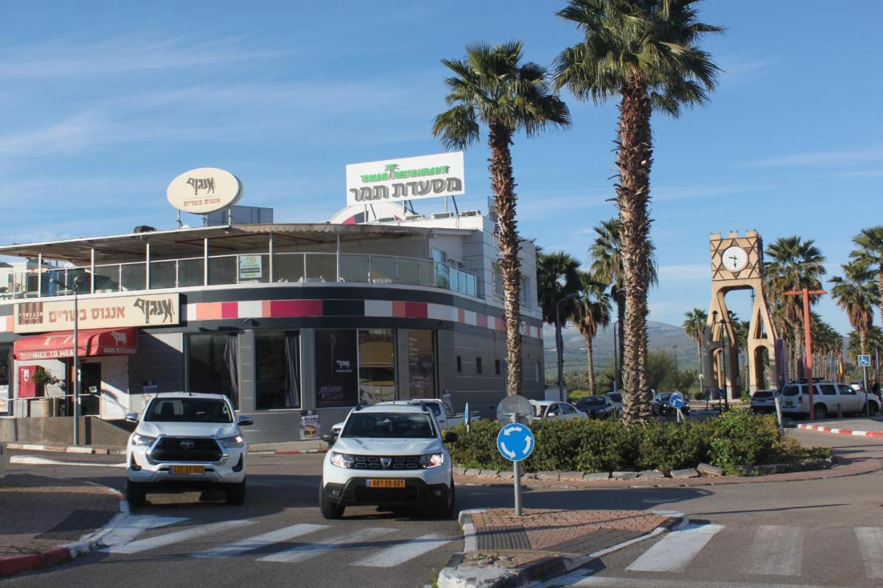 נוף הארבל עם חלון לכינרת Migdal Exterior foto